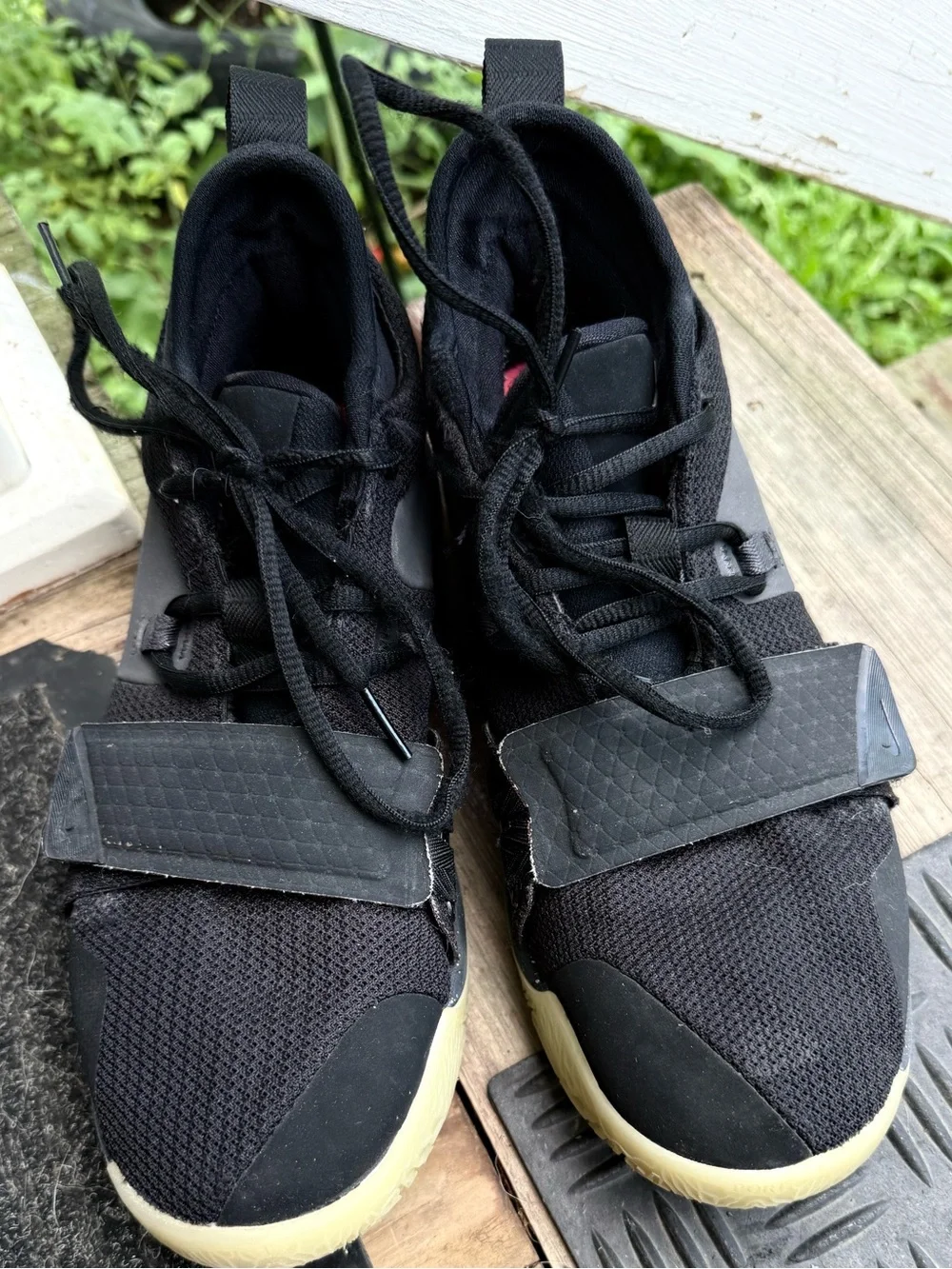 Nike Men’s Black Athletic Trainer with Midfoot Strap